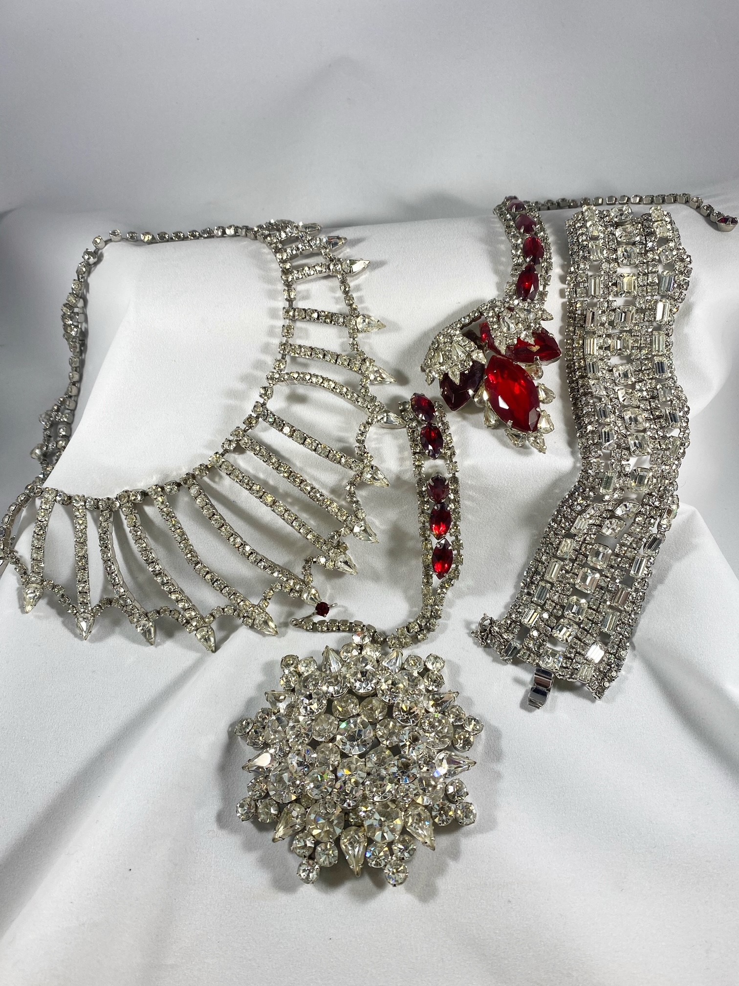 Lot 1079: Silver Colored with Clear Stones Matching Bracelet Matching Brooch Silver Colored with Red & Clear Stones (broken)